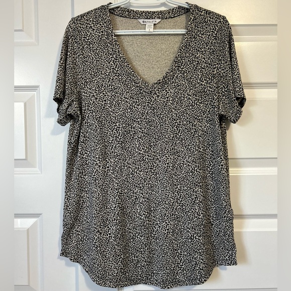 Athleta Tops - Athleta Breezy Scoop V-Neck Animal Print Short Sleeve Tee